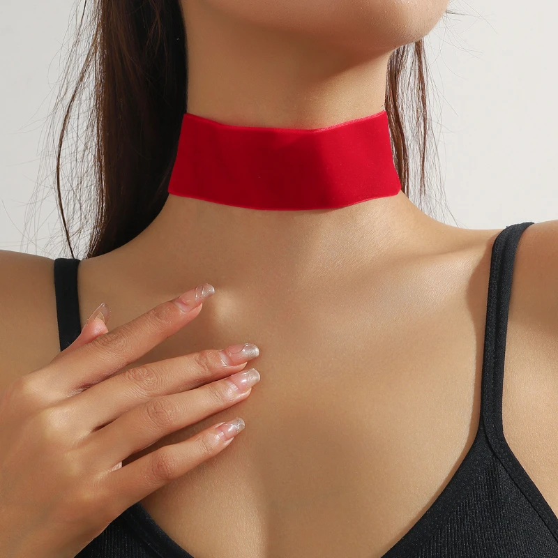 Vintage Wide Red Velvet Chokers Necklaces for Women Girls Retro Simple Collar Necklace Wedding Party Fashion Jewelry Accessories