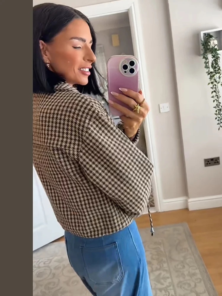 Retro-Karo-Stehkragen-Kurzjacke für Damen, lässig, langärmelig, mit durchgehendem Reißverschluss, Kordelzug, Taschen, lockerer Mantel, für den Alltag im Herbst, Streetwear-Oberbekleidung. – Detail 12