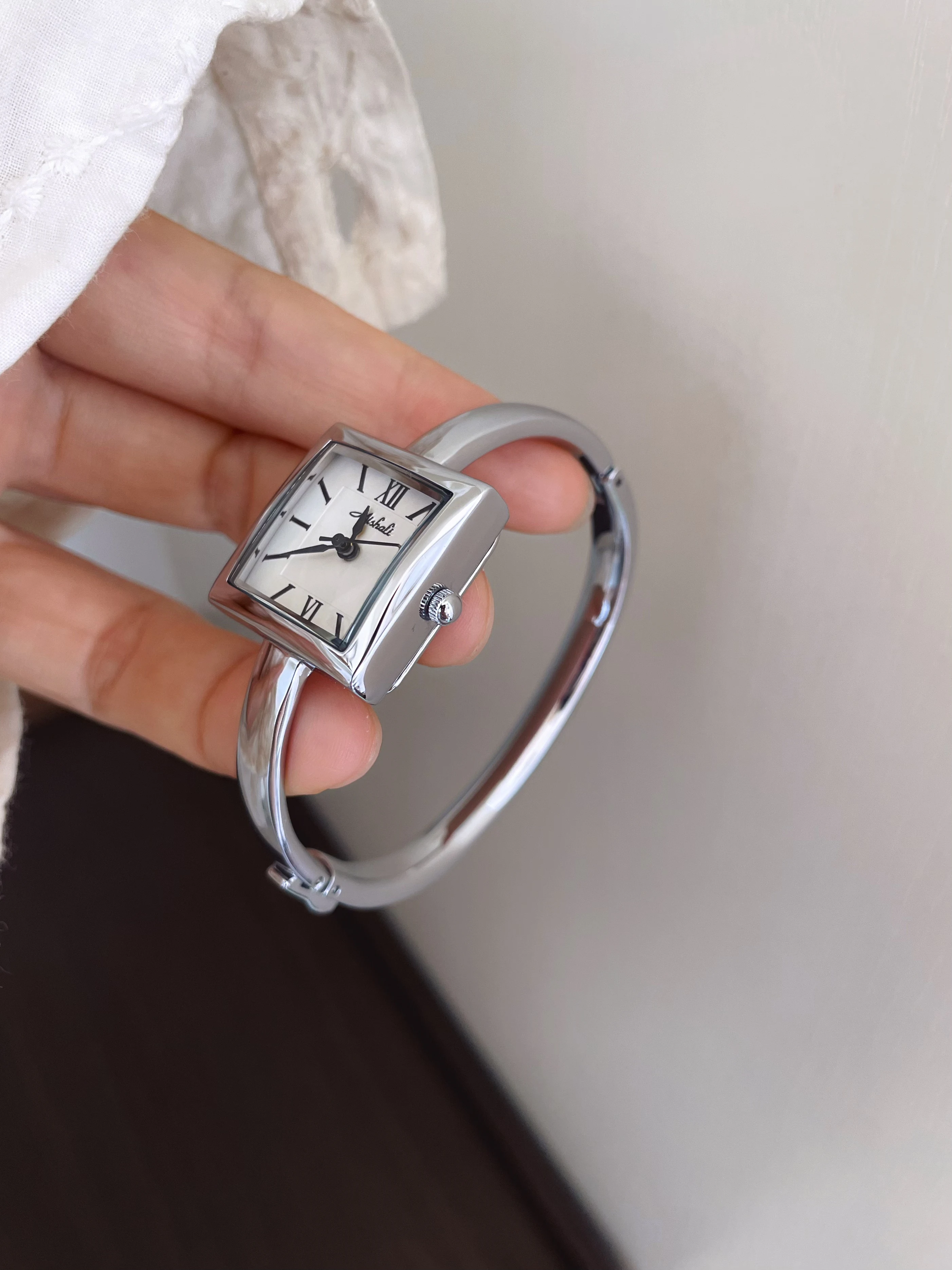 

Square Bangle-Style Women's Watch Stylish, High-Quality Design 2026 New Arrival Quartz Women's Watch Perfect for a Birthday Gift