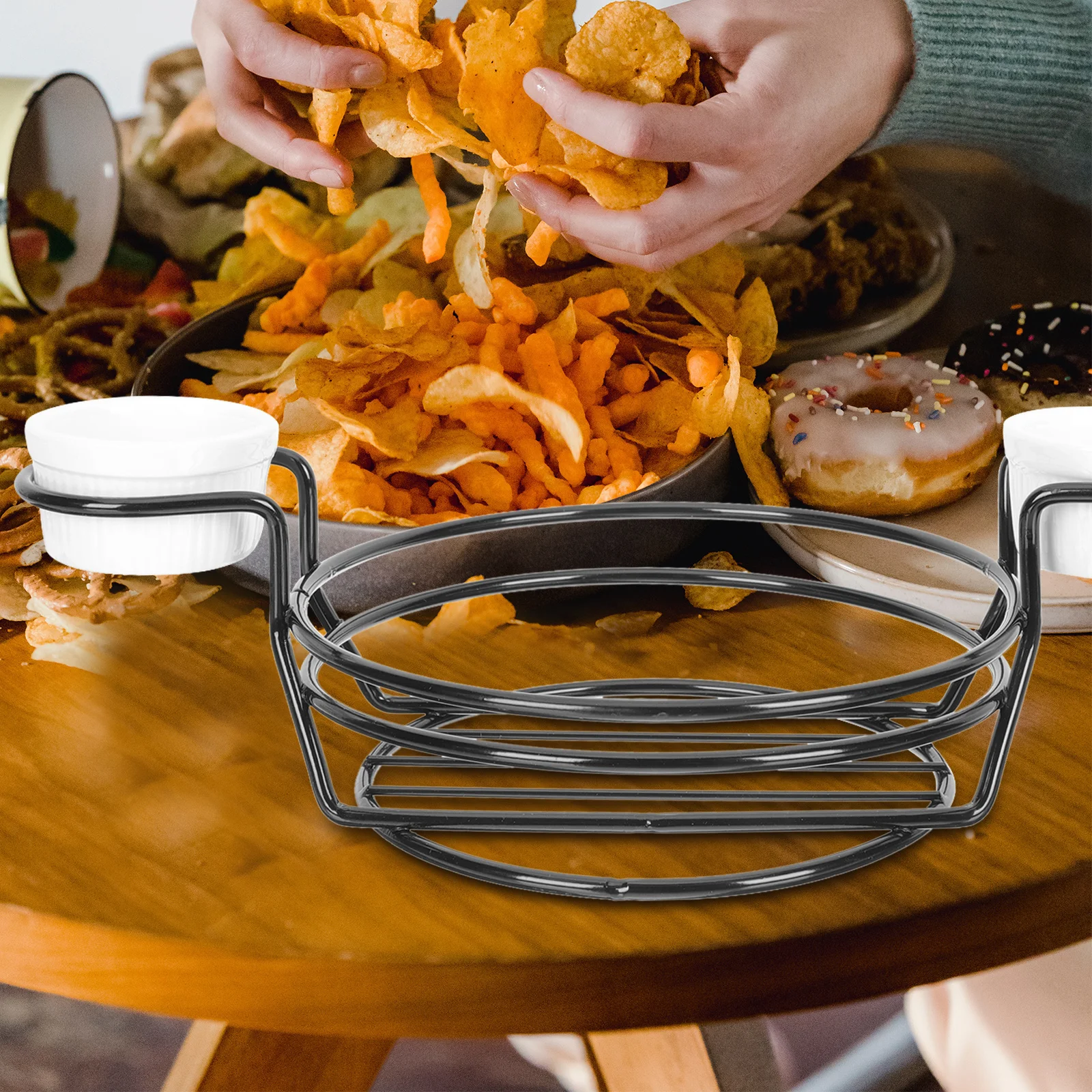 

1Set Black Round Basket Iron Food Basket for Fruit Vegetable Storage Snack Bread Chips Holder Desktop Serving Tray Hollow-Out