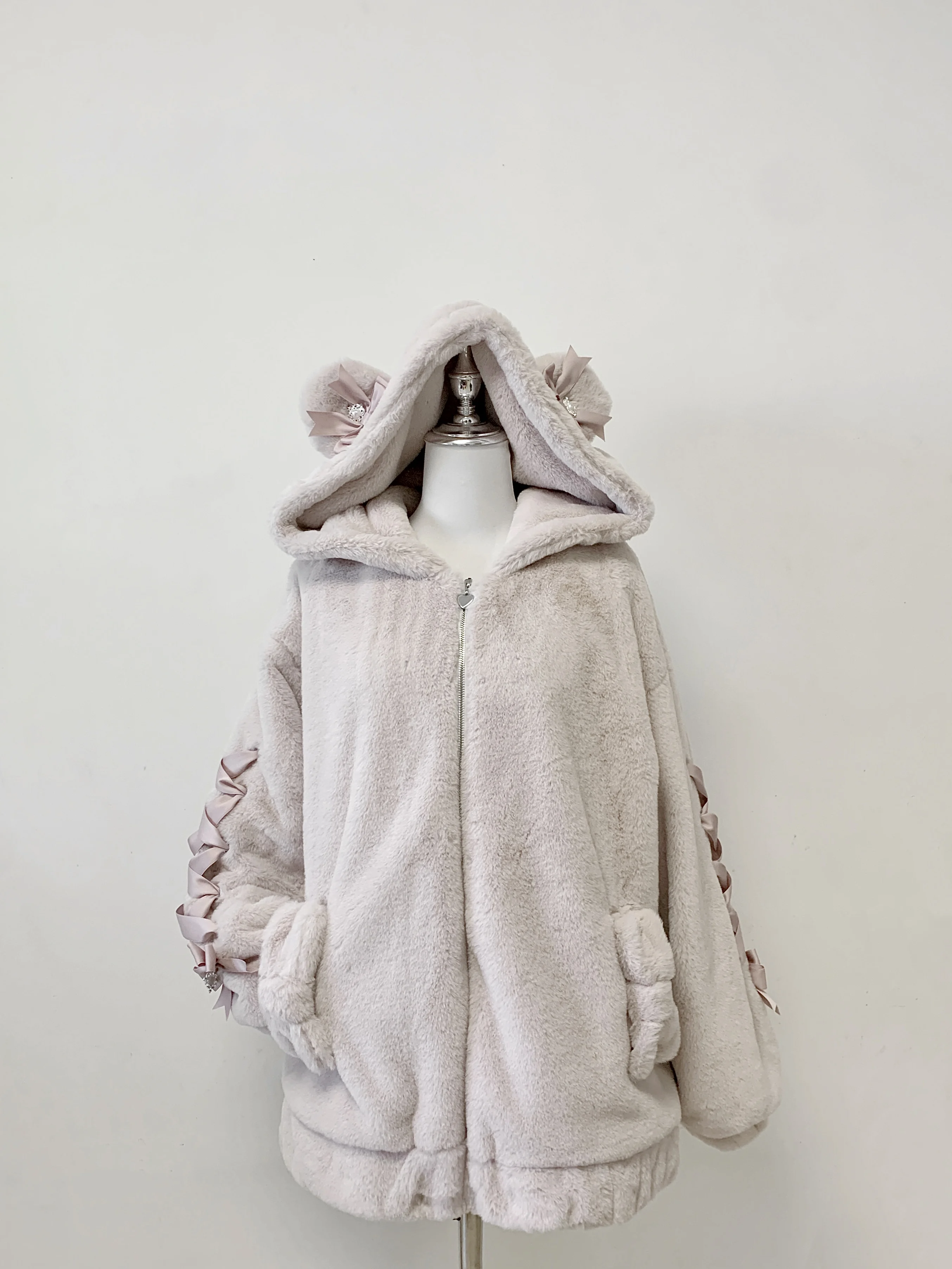 2025 Giacca invernale calda in peluche Ragazze carine giapponesi Dolce Lolita Kawaii Orecchio di gatto Cappotto in pelliccia sintetica con cappuccio Giacca in pelliccia allentata da donna