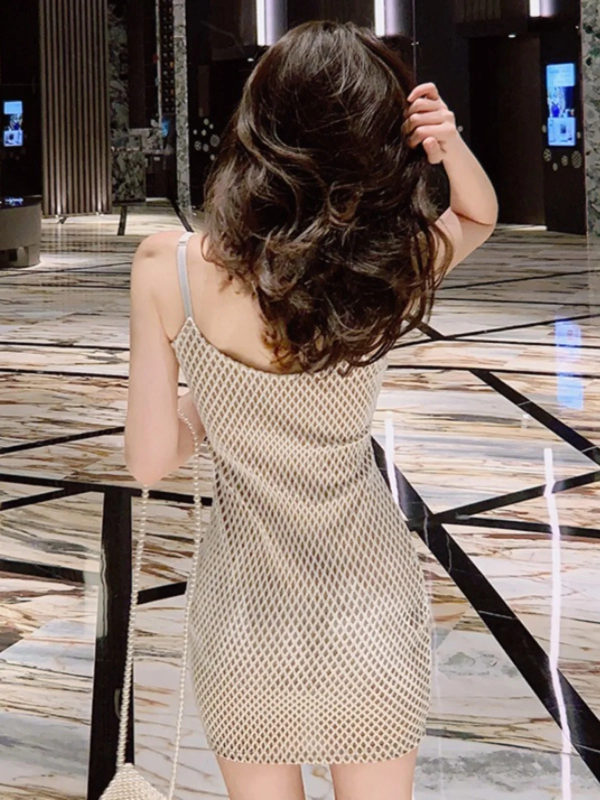 セクシーなメッシュのローカット、背中開き、スリムフィットのミニドレス、ストラップ付きショートスカート、ベースレイヤー、ボディシェイピング、スリムなガウン