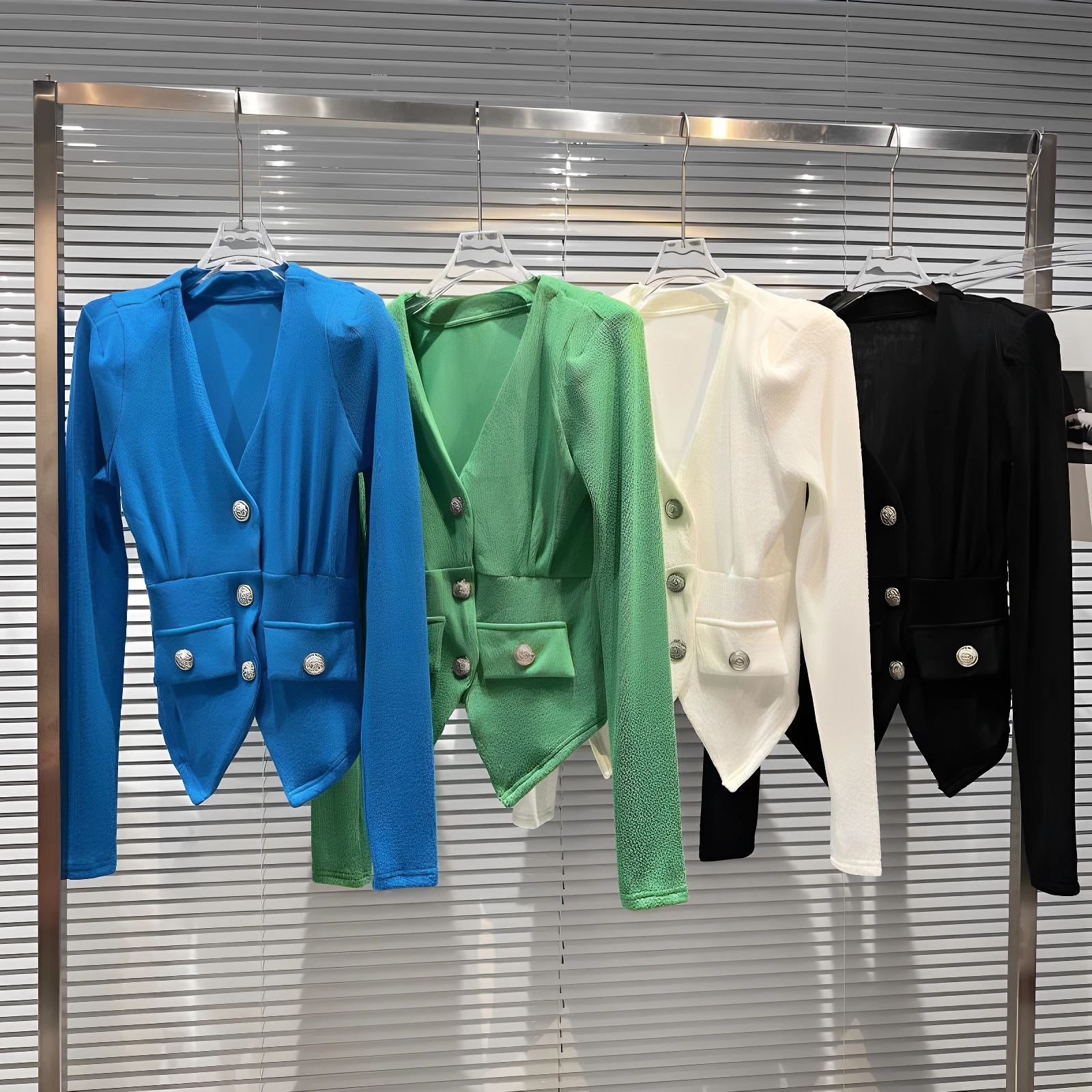 

Faionable V-Ne Metal Bule с мягкой подкладкой Bubble Sve Открытый кардиган Маленькая футболка Irt Женская весна 2023 Новинка...