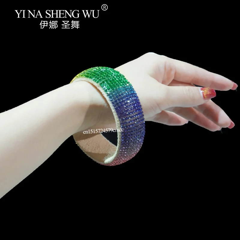 カラフルなダイヤモンド付きラテンダンスブレスレット女性ダンスパフォーマンスアクセサリー弾性ソフトリングカラーラインストーンブレスレット