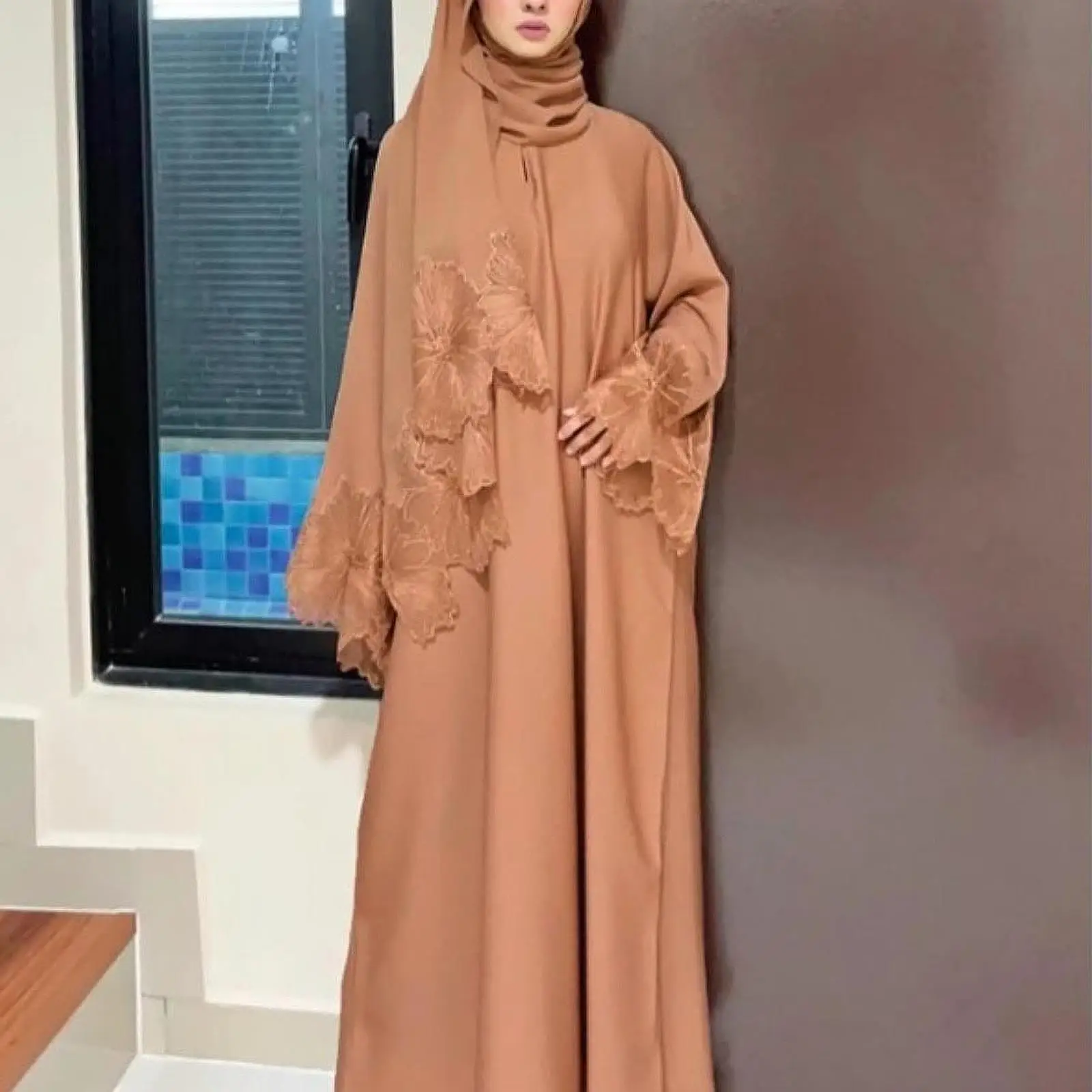 Muslim Robe for Women with Headscarf for Cultural Exchanges Festivals