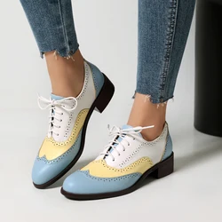 2024 nuove scarpe da donna primaverili e autunnali, grandi dimensioni 36-46 lunghezze dei piedi di mocassini impiombati da 23-28cm Retro Lace up Hollow Brogue