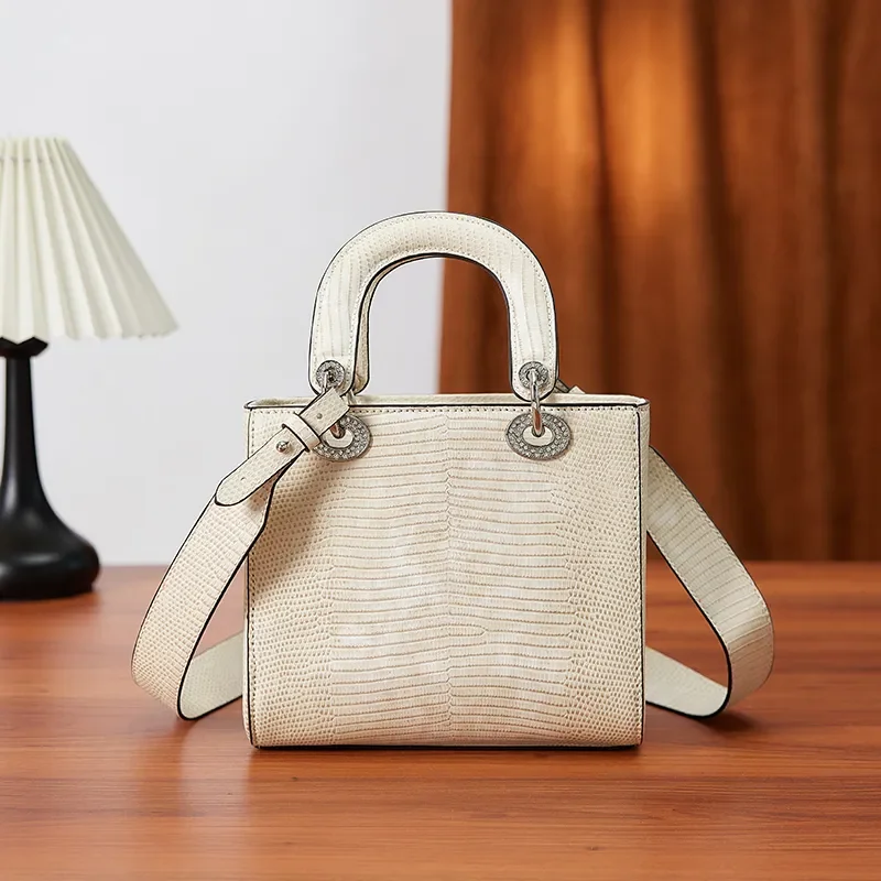 

Cloud bag explosion new 2024 diamond shoulder large capacity chain armpit senior fashion crossbody bag commuting