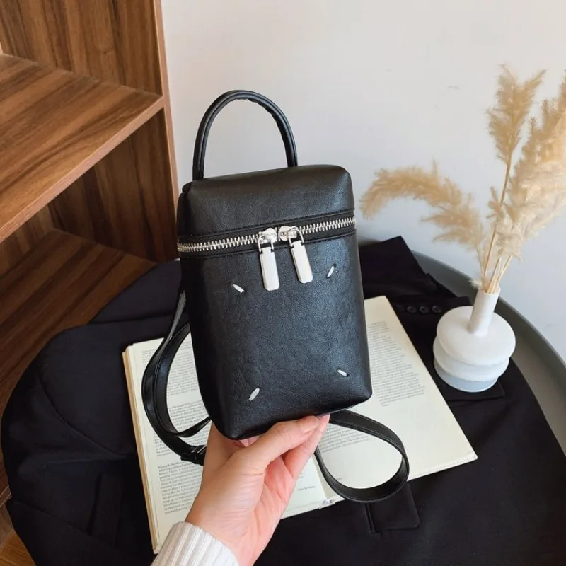 

Stylish Retro Womens Handbag Unique Shoulder Bag Minimalist Niche Printing Shoulder Bag for Commuting