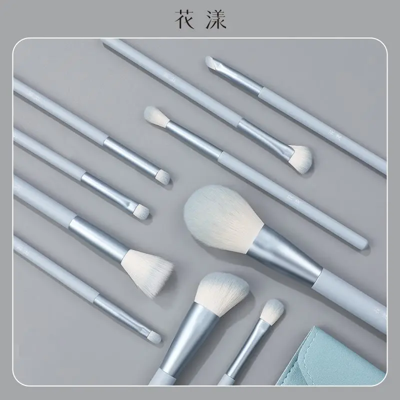 Un ensemble complet de pinceaux de maquillage semblables à des fleurs, des poils super doux, des pinceaux d'ombre à paupières à points de couleur et des outils de maquillage