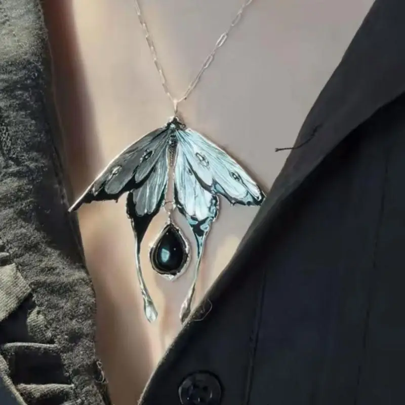 Dark Retro Insect Necklace Neutral Moth Butterfly Enamel Pendant Y2K Harajuku Punk Style Jewelry Accessories Gifts