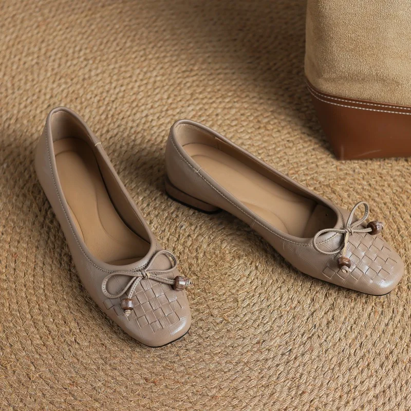 2025new quatro estações sapatos femininos pele de carneiro tecelagem arco quadrado leve e confortável fundo plano boca rasa único sapato