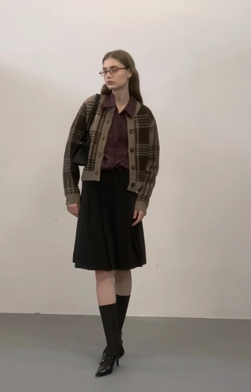 ETJ 2025 automne/hiver nouveau femmes Maillard marron à carreaux pull tricoté cardigan col rond court vintage manteau tricoté