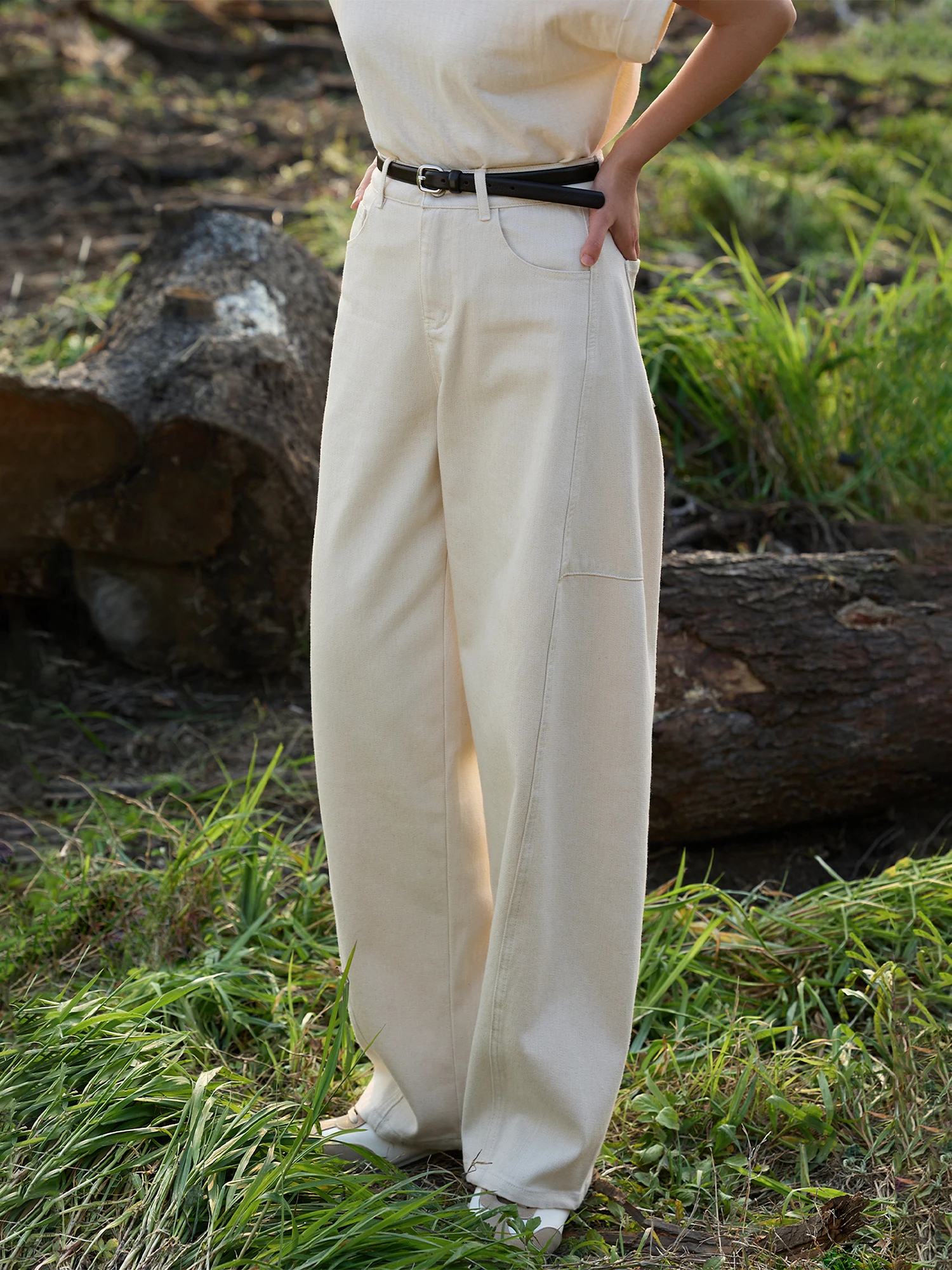 

WeTHEE Recommended Style! Elegant Small Gold Thread Bent Knife Jeans Comfortable Fit Natural Waist Zipper Closure Soft Denim