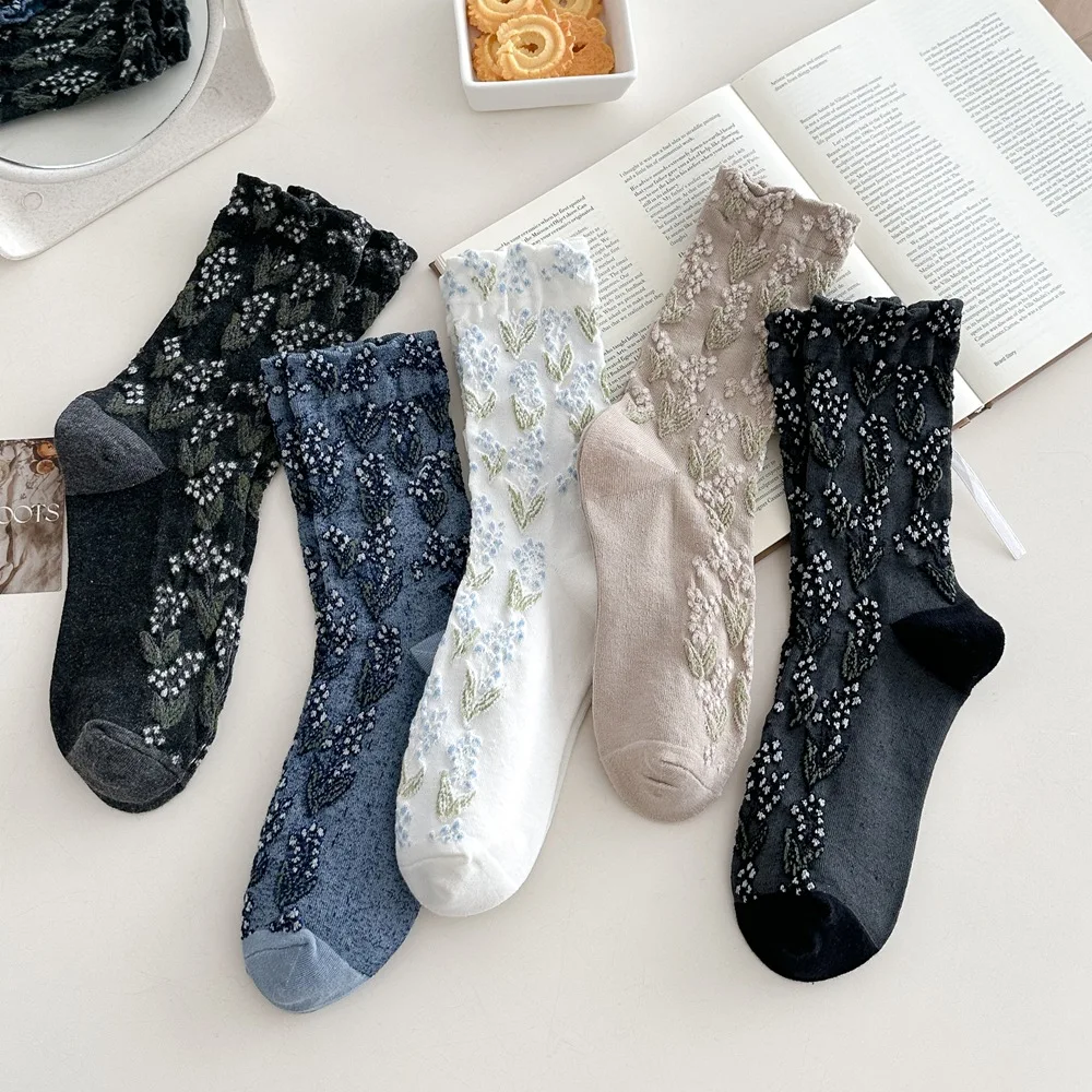1Pair Blue Three-Dimensional Relief Flower Design Women's Mid Tube Socks Soft and Comfortable Casual Socks