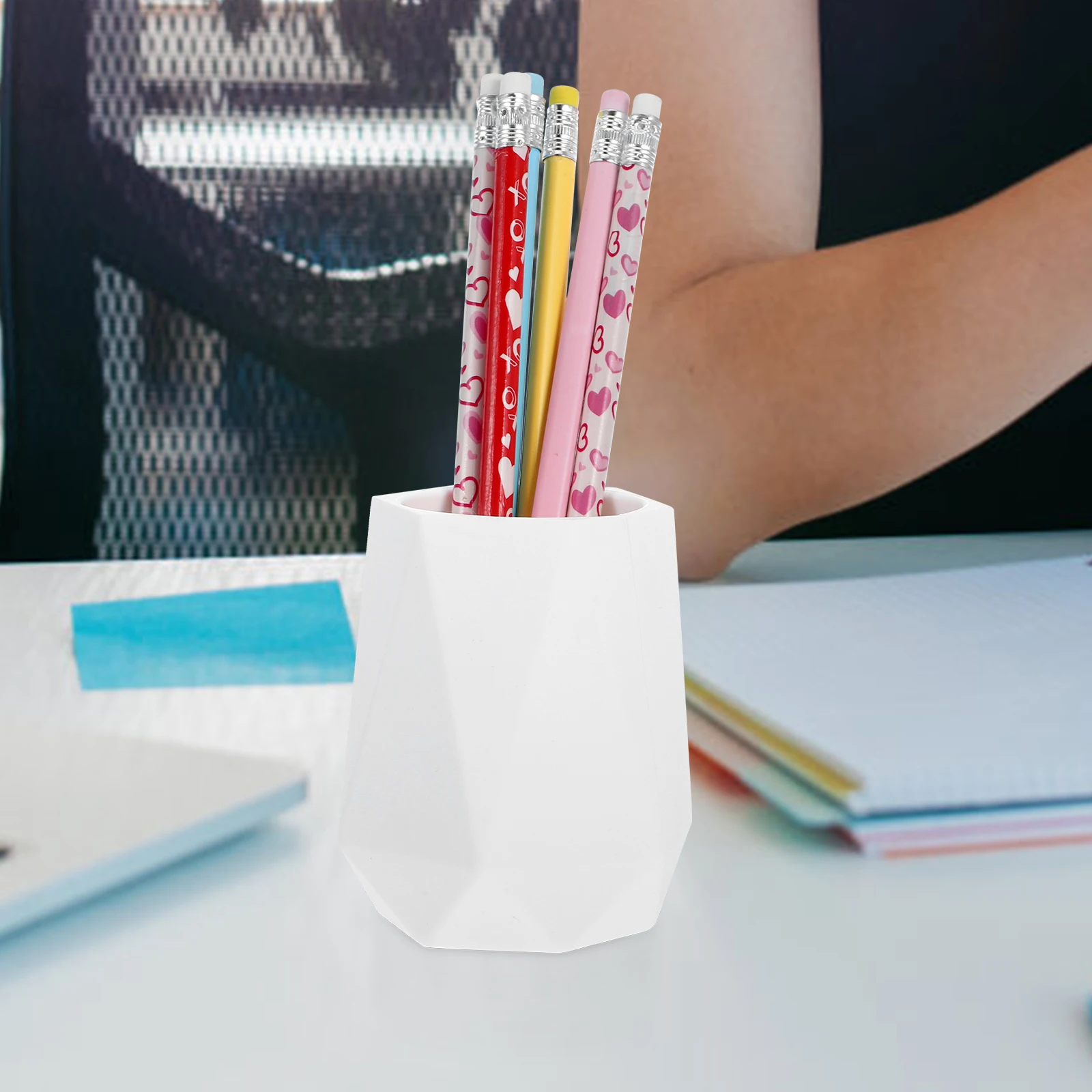 

Silicone Pen Holder Geometric Shape Solid Color Pencil Cup Organizer for Desk Makeup Brush Holder Toothbrush Container Office