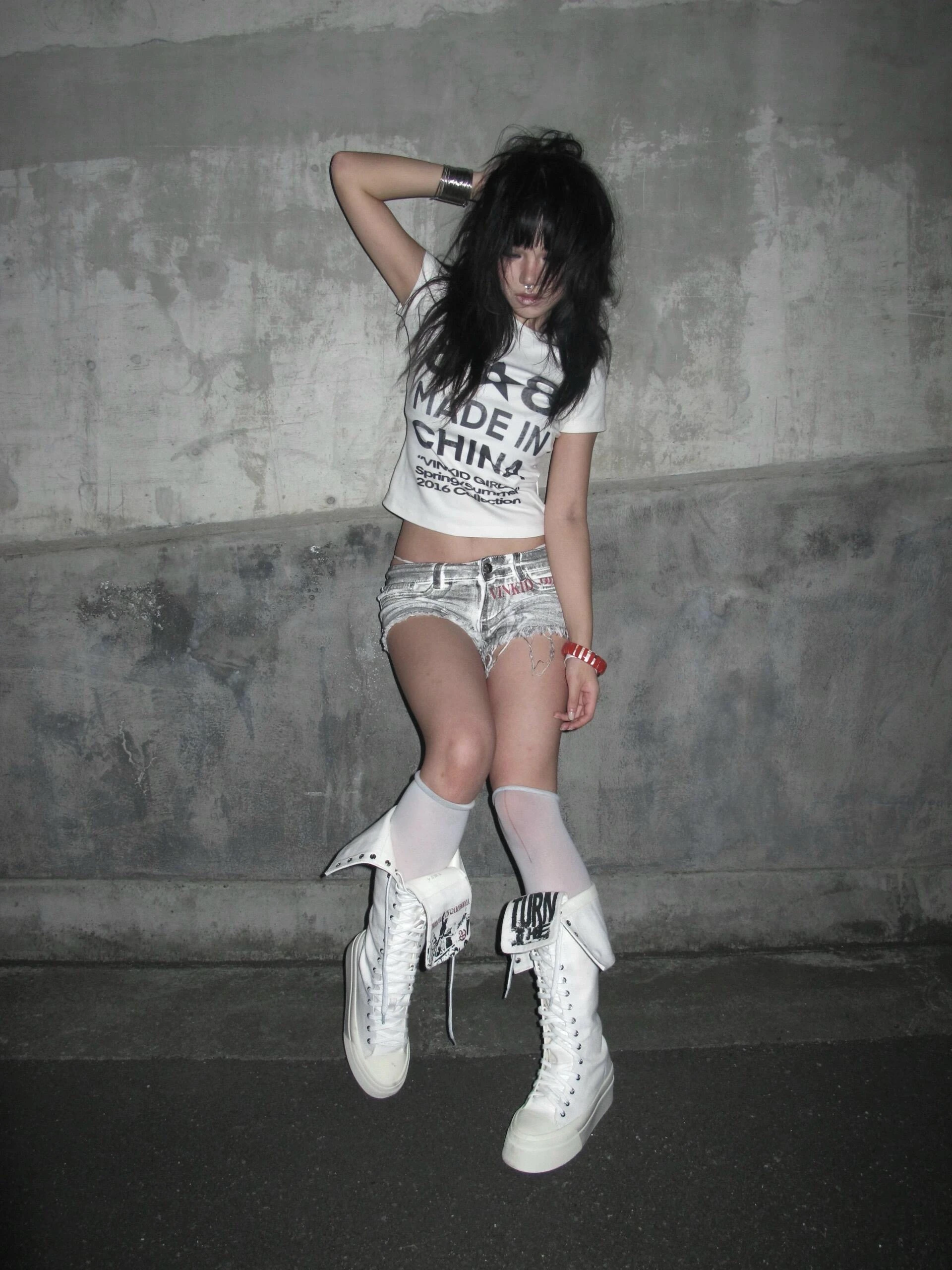 Karrcat Trashy Y2k T-Shirt mit Buchstaben-Print, Grunge-Ästhetik, kurzärmeliges Crop-Top, Vintage-Punk, weiß, Streetwear, amerikanischer Retro-Emo-Stil – Detail 8