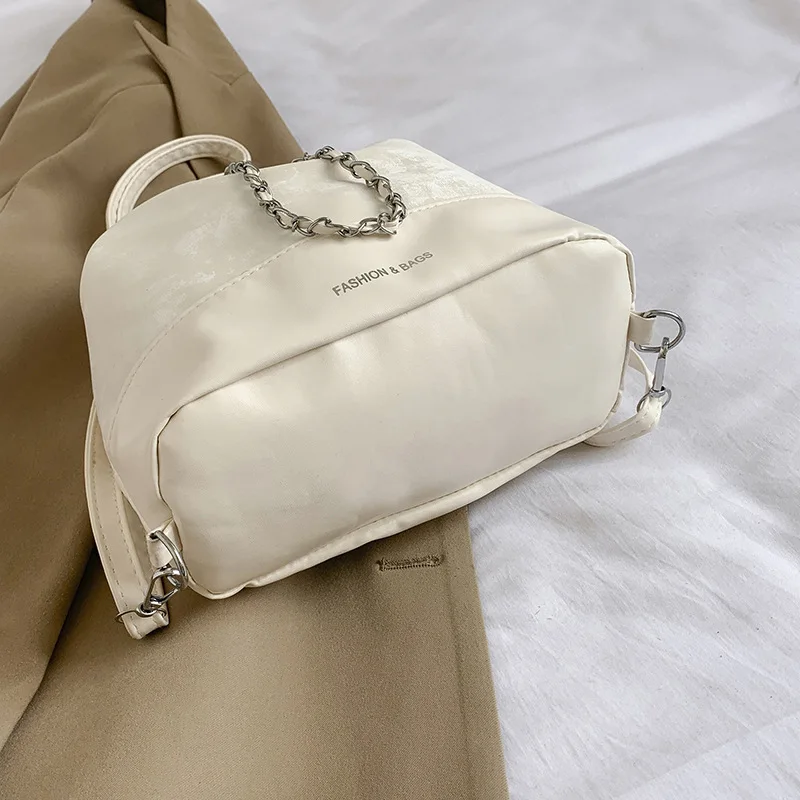 White Bucket Bag Women's Crossbody Chain Shoulder Bag Fashionable High-End Sensation Stylish White Backpack Popular Element C...