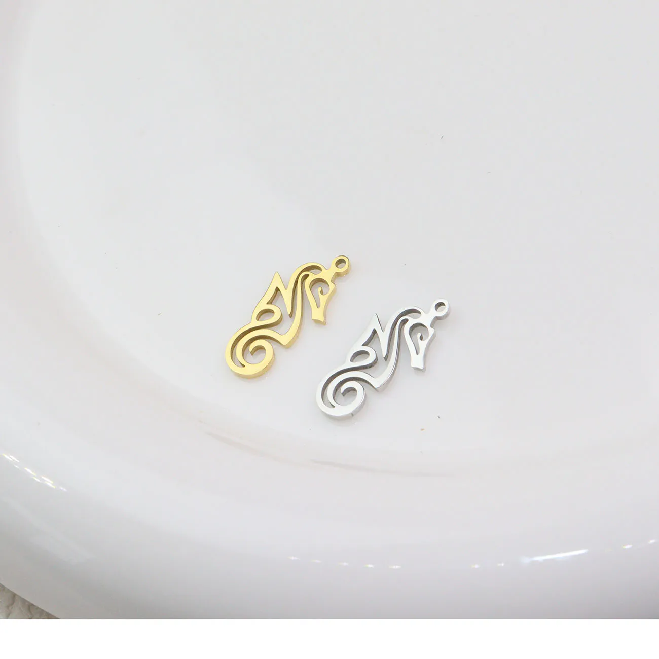 

10pcs Wholesale StainlessSteel High Quality Mirro Polish Seahorse Women Charm Pendant DIY Necklace Bracelets Unfading Colorless