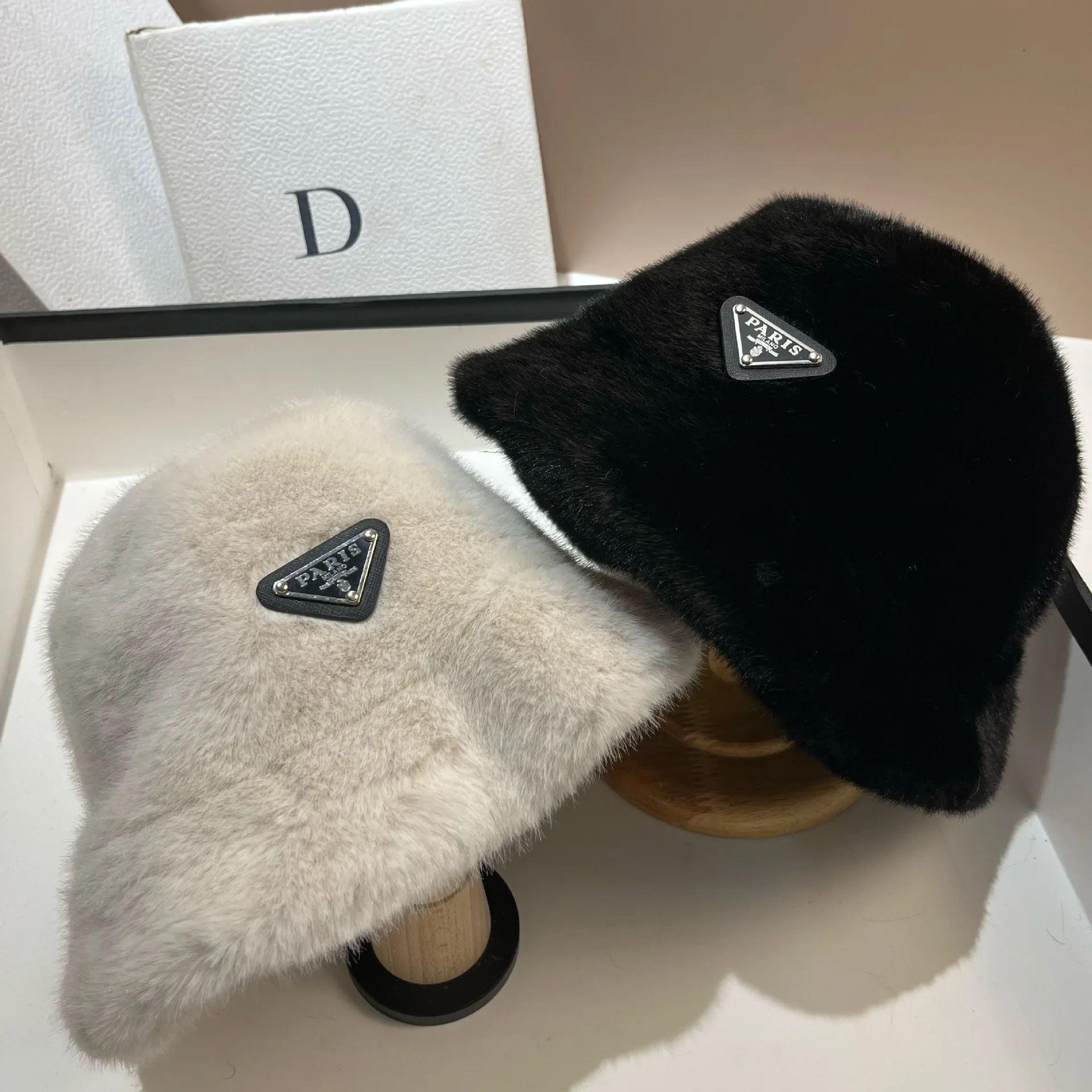 

2025 New Women's Faux Fur Bucket Hat - Mink Style Winter Fisherman Cap, Plush Lined Warm Ear Flap, Luxury Cold Weather Beanie​