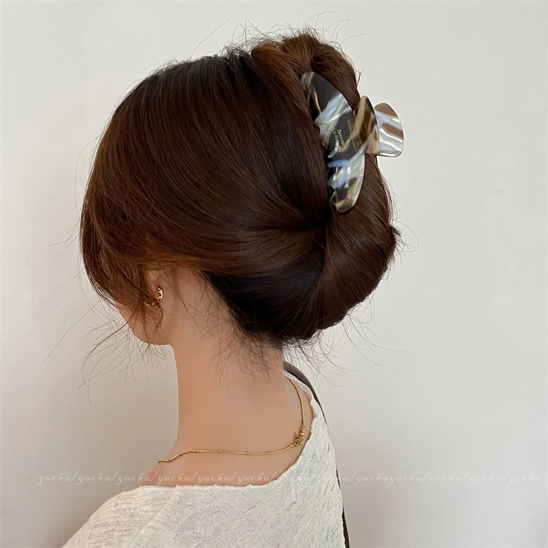 Thumbnail 3 - #4 Latest Trendy Hair Clips Offers
