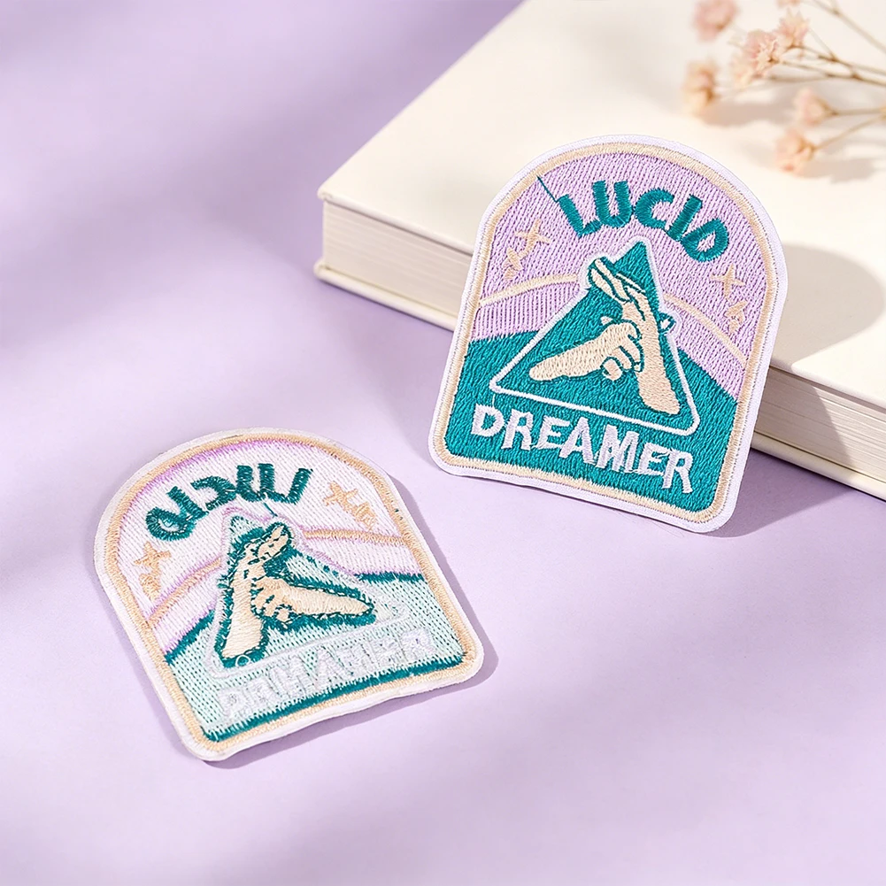 Lucid Dreamer Triangle Hand Gesture Stickerei-Aufnäher, Macaron-Farbe, zum Aufbügeln, für T-Shirt, Jacke, Rucksack, DIY-Dekoration – Detail 2