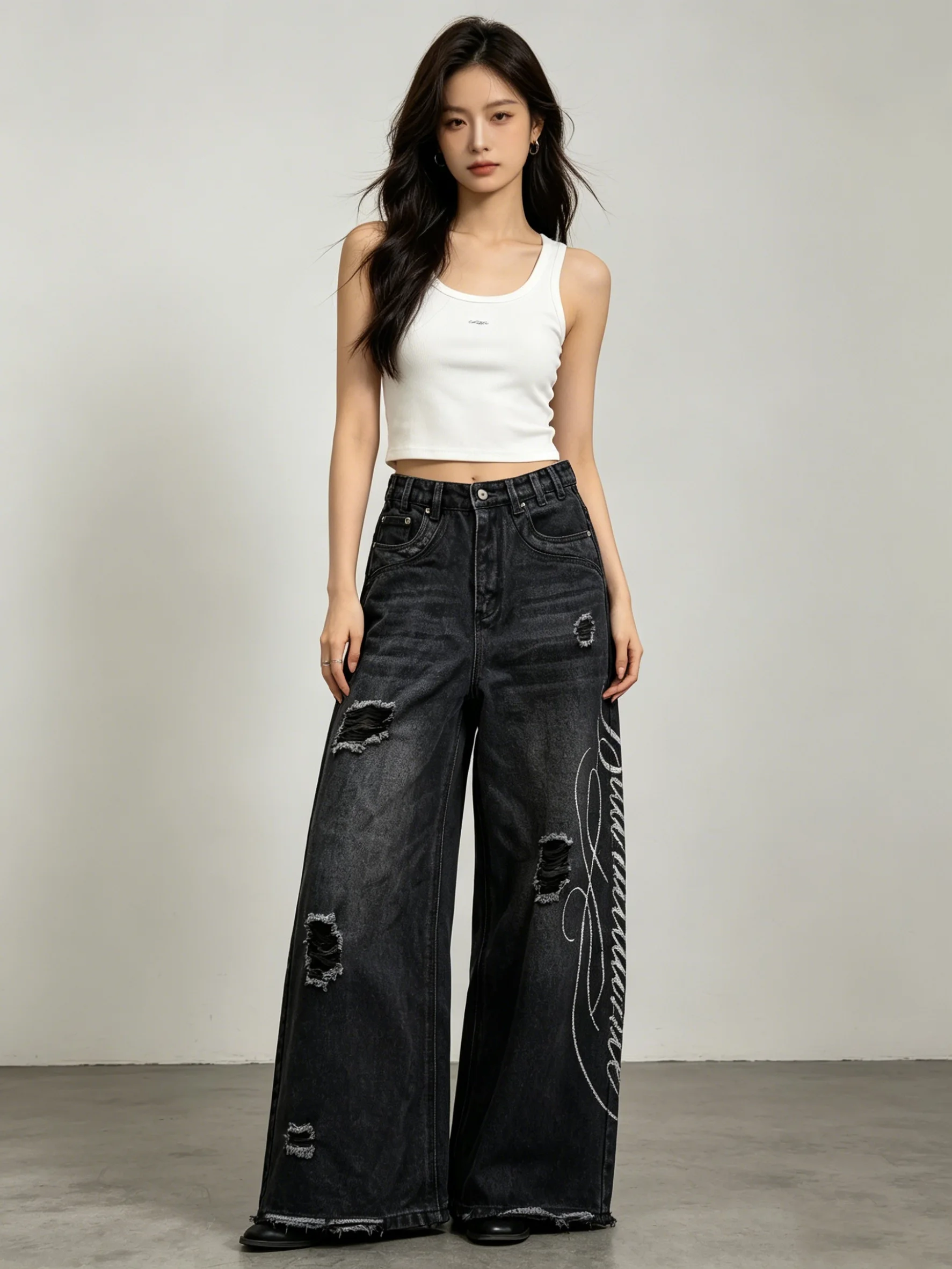 

New European and American style printed denim jeans with washed, distressed, personalized street style, loose straight leg, retr