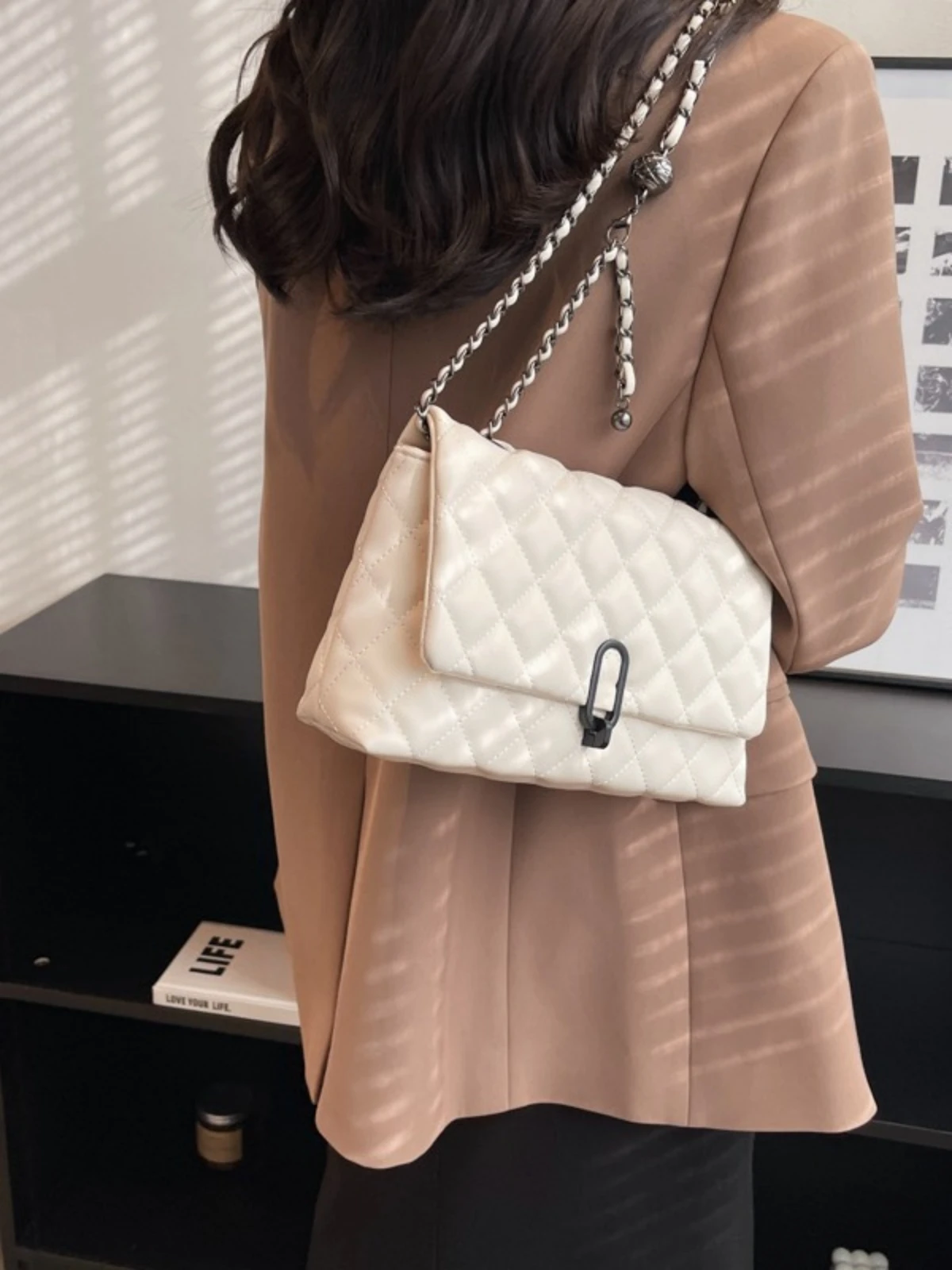 

Senior Texture Bag Women's New Fashion Diamond Lattice Chain Bag Niche Ladies Single Shoulder Crossbody Bag