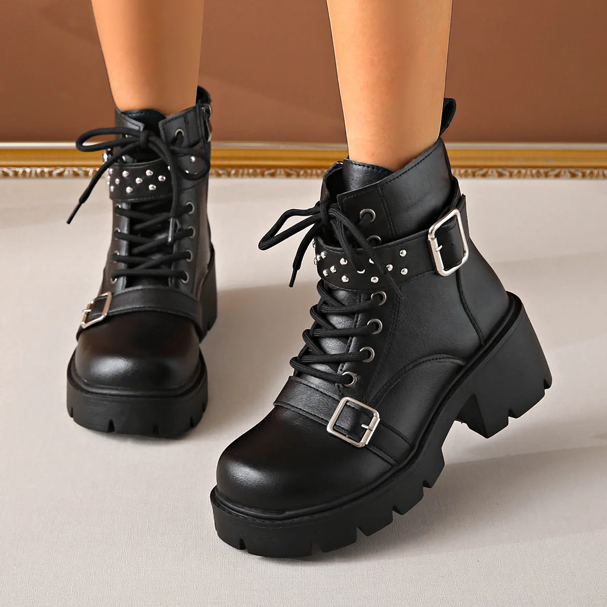 

Women's leather rivet short top lace-up boots, women's thick-heeled large-sized belt buckle motorcycle boots
