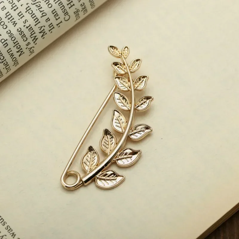 Artistic Retro Alloy Brooch Leaf Shape Neutral Coats Sweaters Cardigans Fixed Accessories Anniversary Celebration Gifts