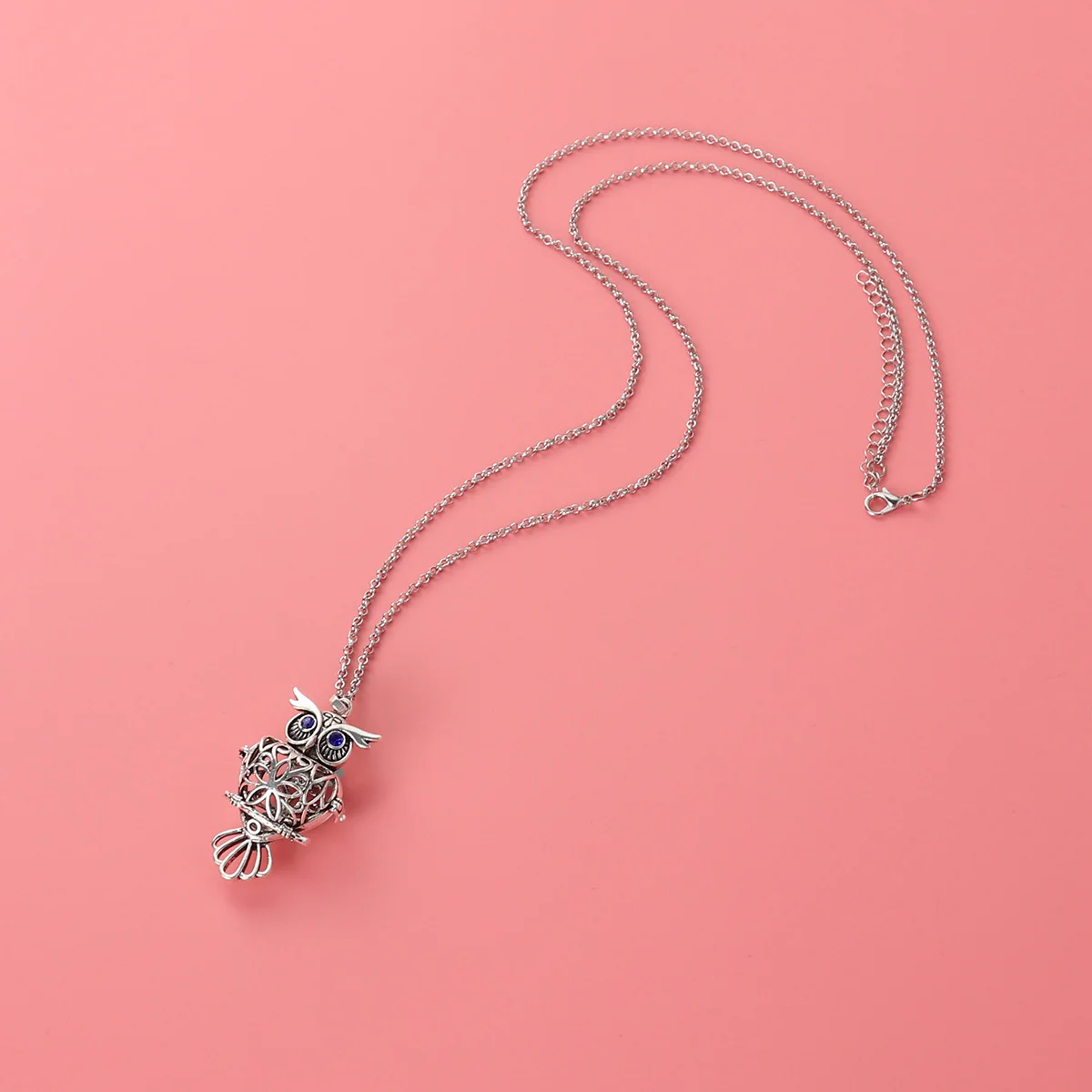 

Elegant Hollow Front Shell Design Owl Aromatherapy Necklace Premium Copper Diffuser Locket Pendant Silver