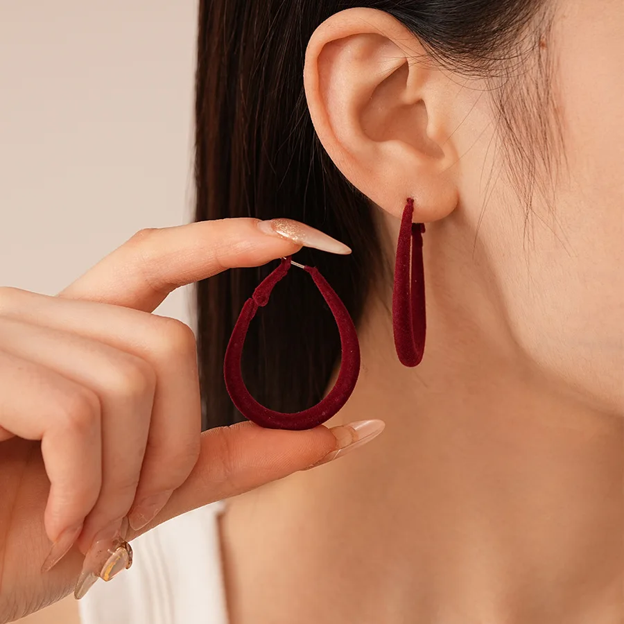 Autumn and winter retro flocking oval geometric silver needle earrings fashionable simple niche high-end temperament versatile