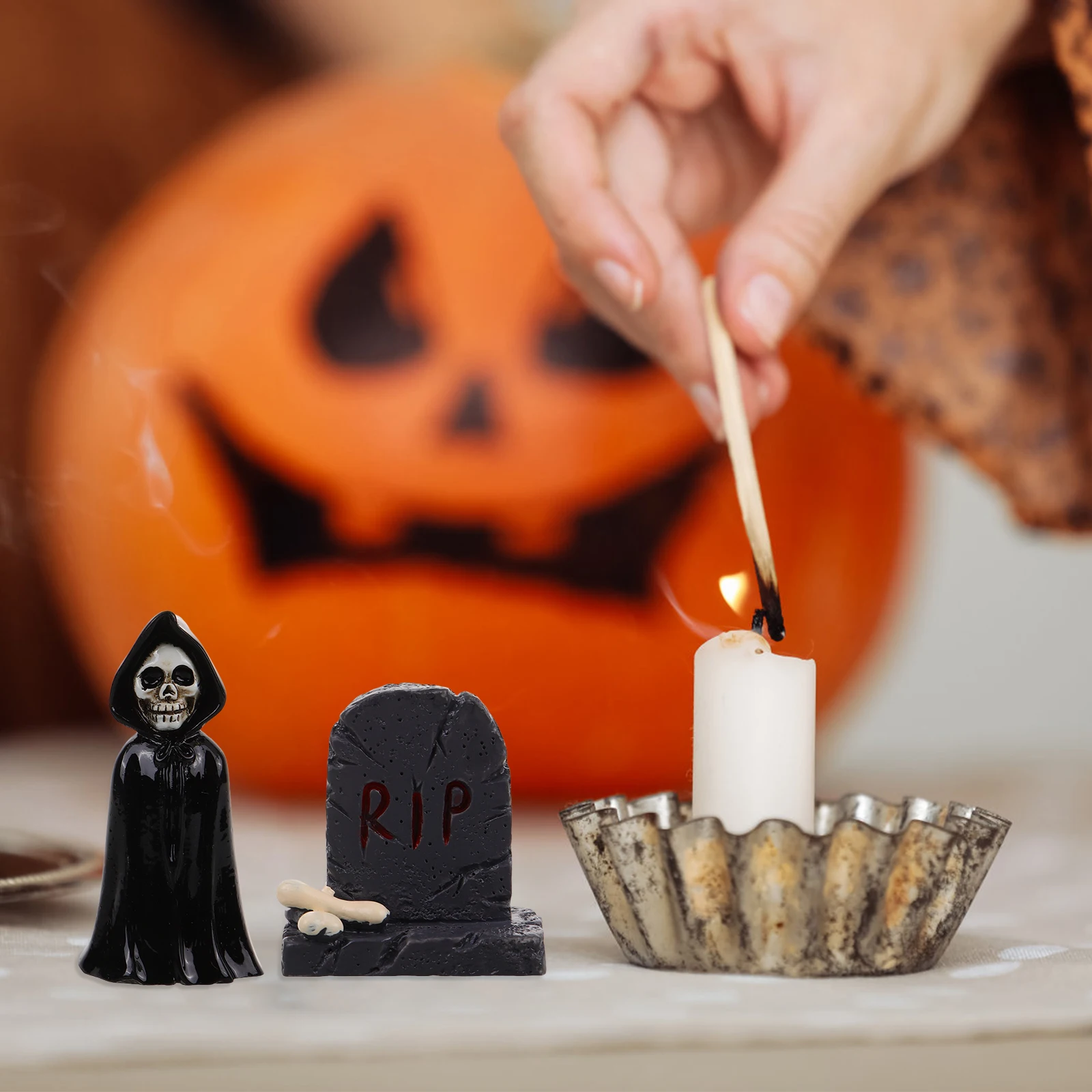 

10pcs Skull Head Ornaments Halloween Miniature Figurines Spooky Resin Ghost Miniatures Craft Decor Props Micro Landscape Tiny