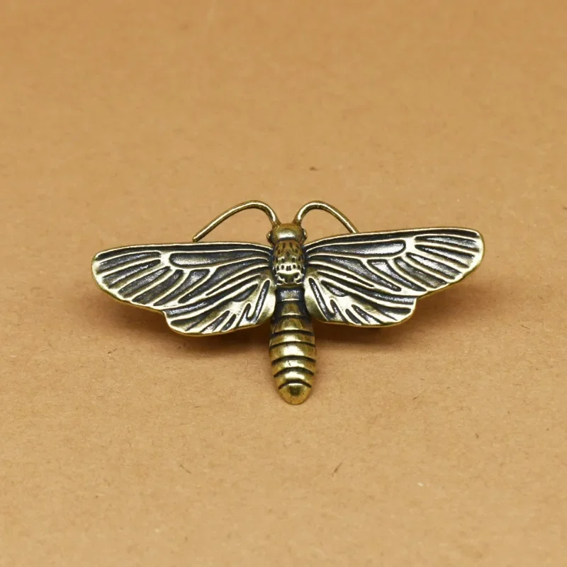 Brass Death's Head Moth Figurine Retro Metal Mini Hawk Moth Statue Sculpture Desktop Ornament Insect Collectible Decor Gift