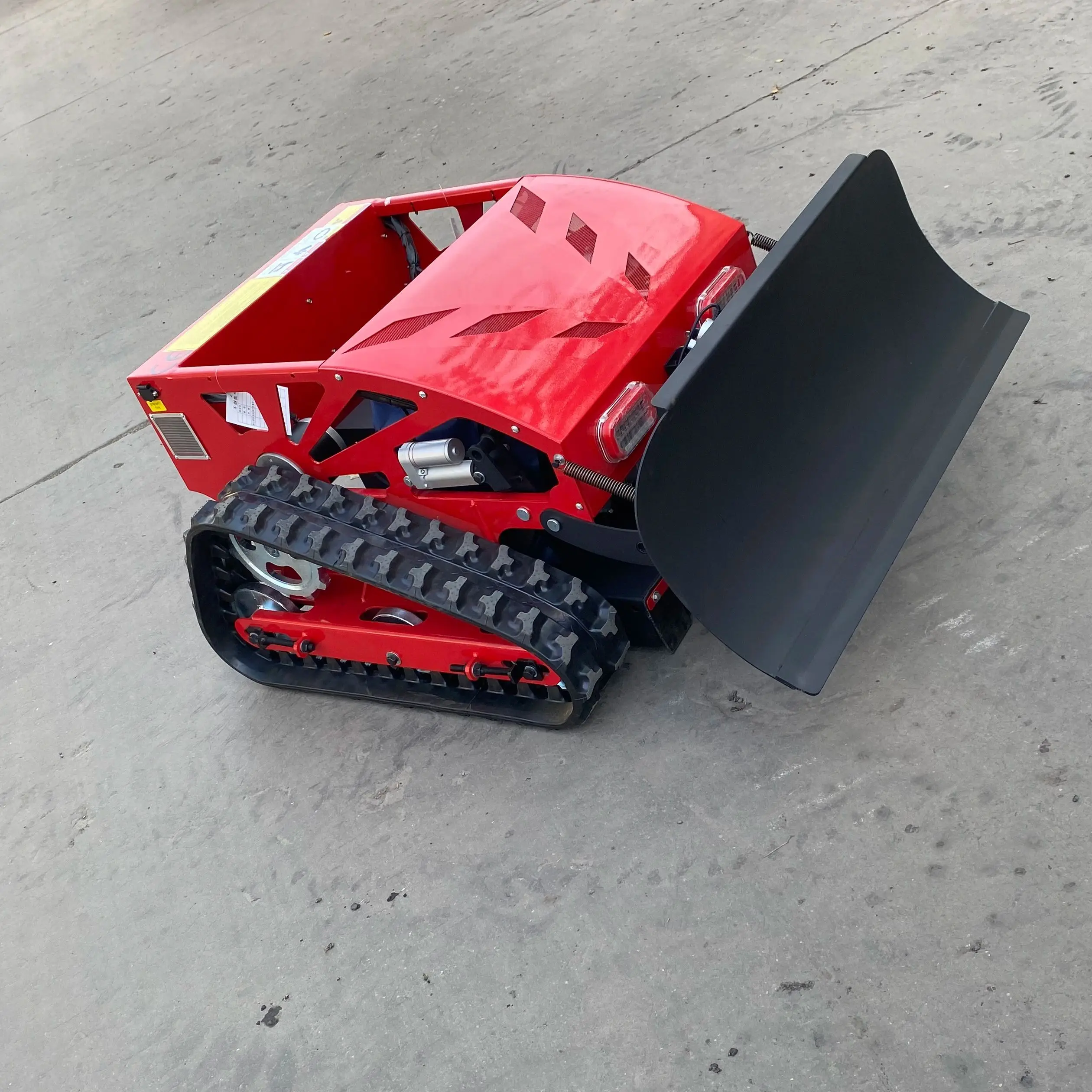 

Snow Removal And Lawn Mowing Machine All Terrain Capable Of Climbing Slopes Remote Controlled Long Service Life Customized