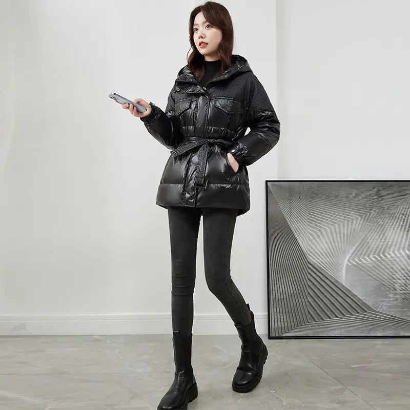 أسفل سترة قطن 2025 مقنعين قصيرة مريحة المرأة الشتاء سترة السيدات معطف تنوعا فضفاضة عادية موضة سترة الإناث