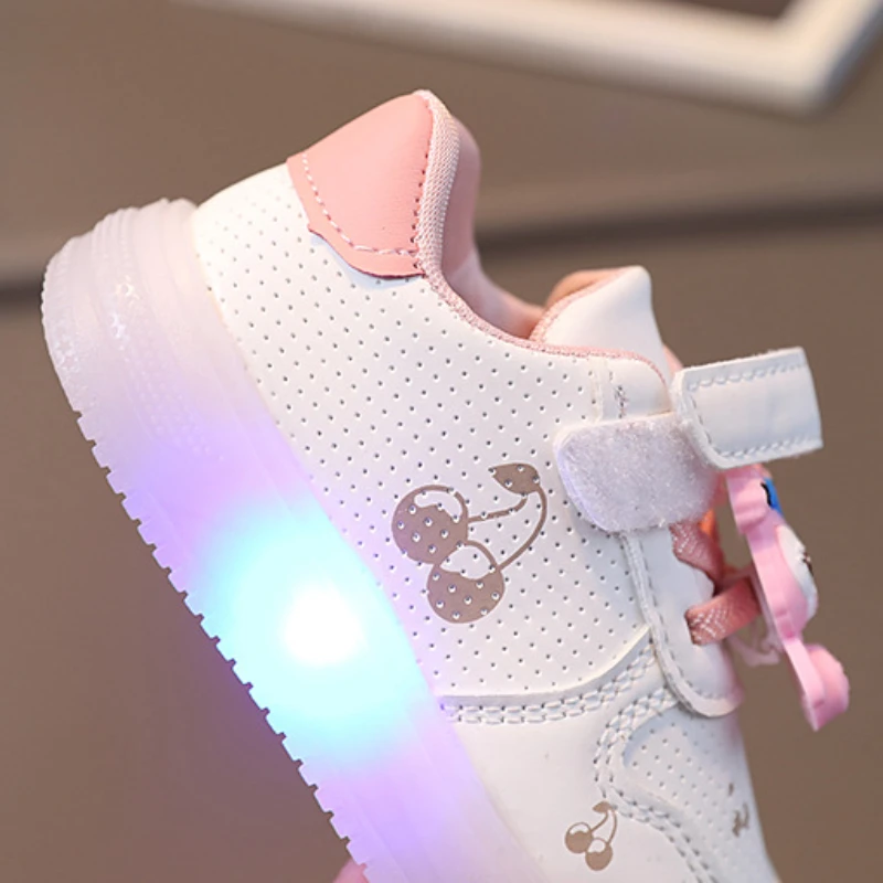 Sneakers per bambini moda per bambini LED luminoso scarpe Casual antiscivolo ragazzi ragazze Sneakers traspiranti scarpe da esterno per bambini