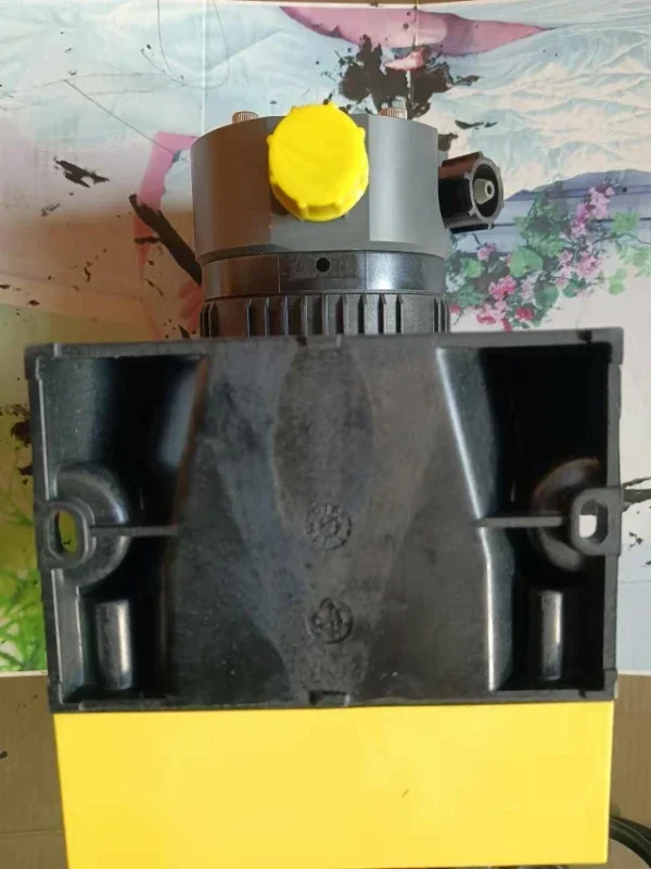 MILTON Roy New LMI Original Electromagnetic Diaphragm Metering Dosing Pump P+166-738NI