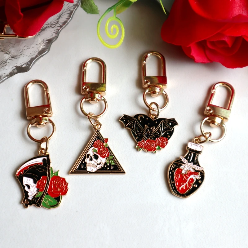 

1 Set Metal Keychain With New Gothic Halloween Bat Skull Heart Rose Pendant Fashion Shiny Charm Men Women Keyring Festival Gifts