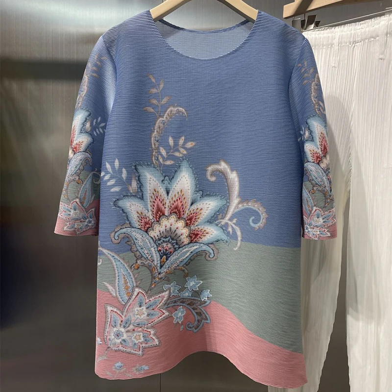 

Wrinkle 2024 Summer New Fashion Print Loose Round Neck Women's Top Hot Diamond Age Reducing T-shirt