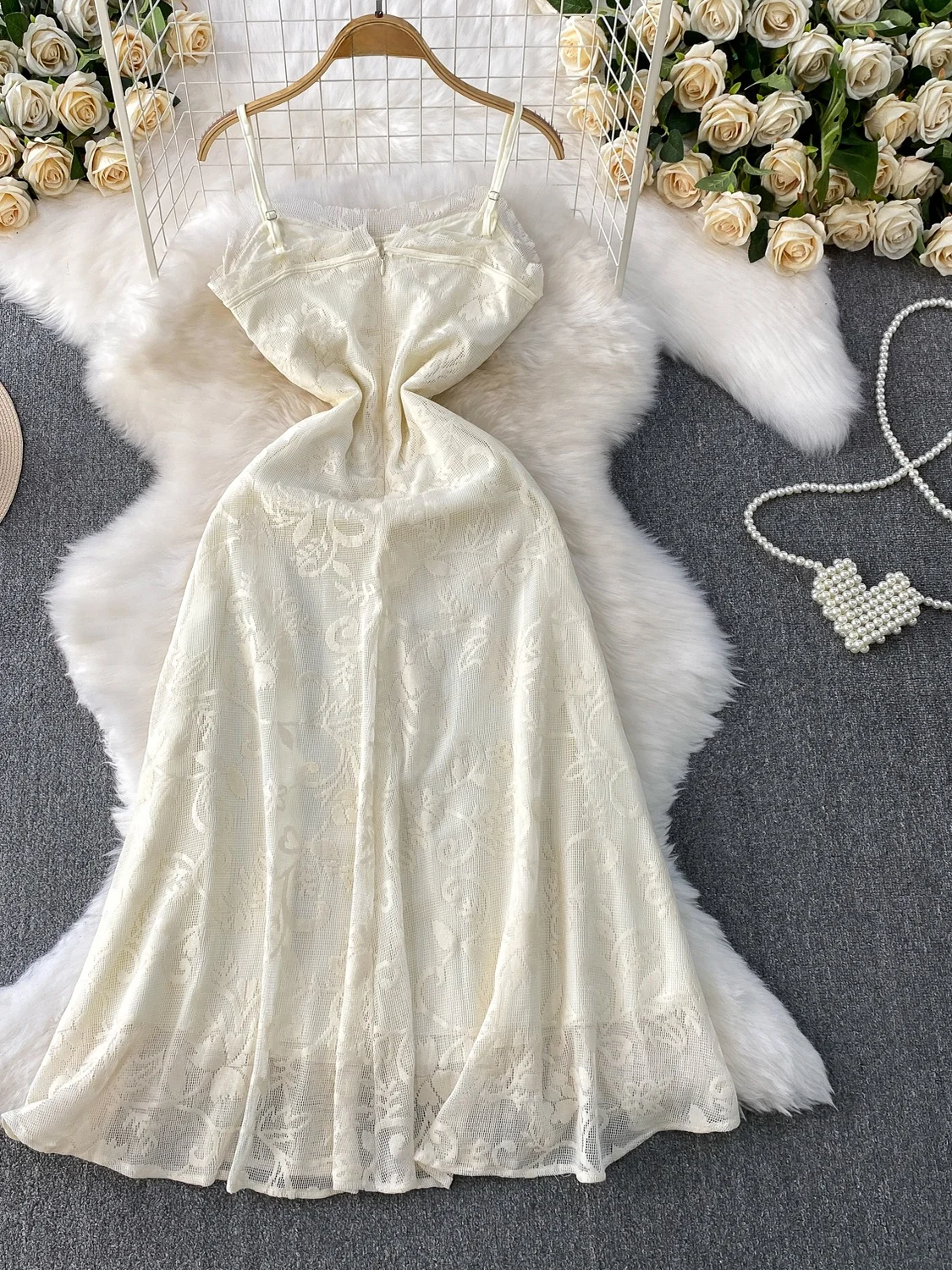 تنورة نسائية صيفية مفرغة من Ele مطرزة بخصر عالٍ للتخسيس طويلة مع وسادة صدر تنورة كورية على شكل حرف a