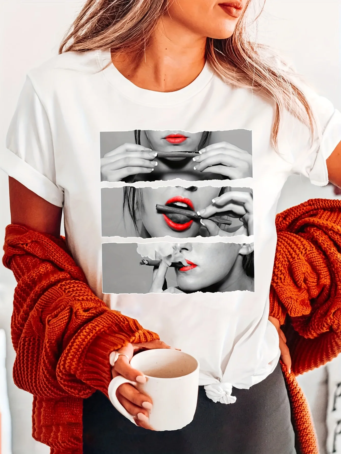 

Women'S Cotton Blend Crew Neck T-Shirt, Casual Style, Slight Stretch Knit Fabric, Regular Length, with Red Lips