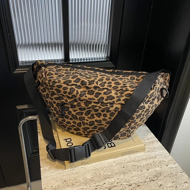 Bolso de pecho de gran capacidad de lona con estampado de leopardo, bandolera deportiva Chao Pai, bolso versátil para ciclismo al aire libre, novedad de 2024