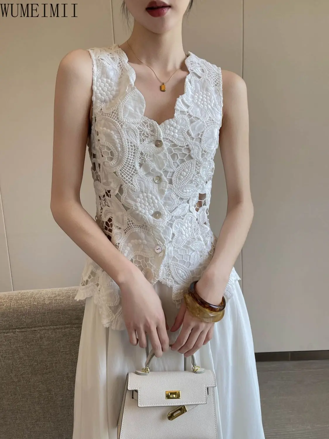 French white V-neck sleeveless heavy industry vest women's summer new waist thin lace hollow top vest