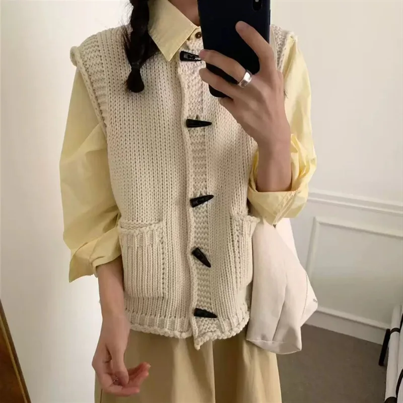 Retro Korean Style Loose Knitted round Neck Vest Women's Fashionable Layering Versatile Button up Outerwear Top