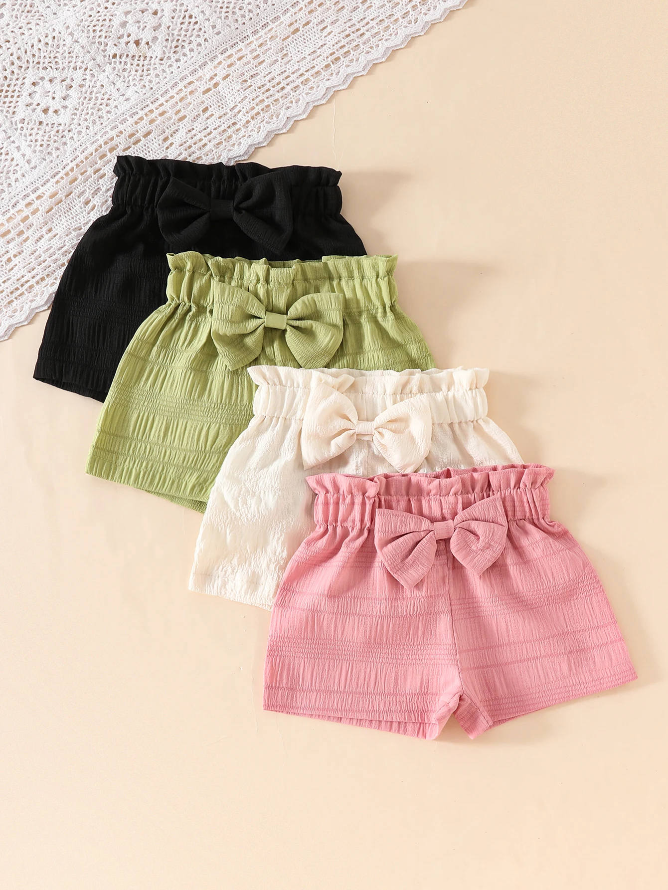 

4 шт. повседневные однотонные шорты из полиэстера для девочек с 3D-бантом, тканая ткань стандартного кроя на весну/лето — 95% полиэстер,