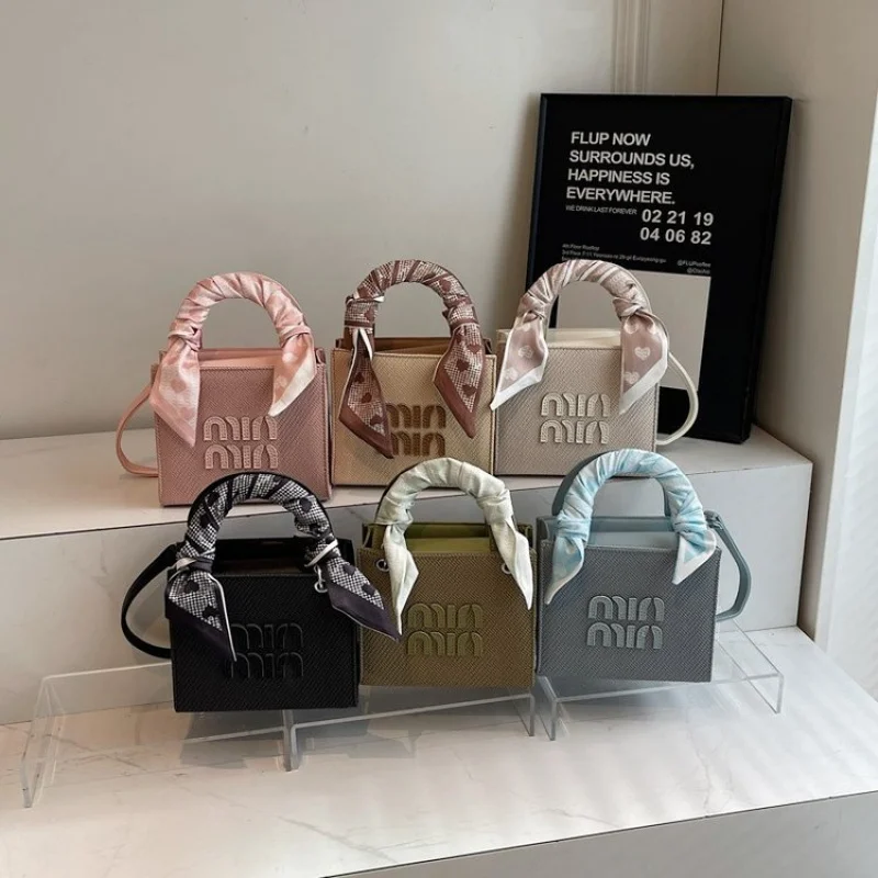 스타 패턴 가죽으로 제작된 고급 여성 핸드백, 파리에서 영감을 받은 캐주얼 빈티지 스타일 ​