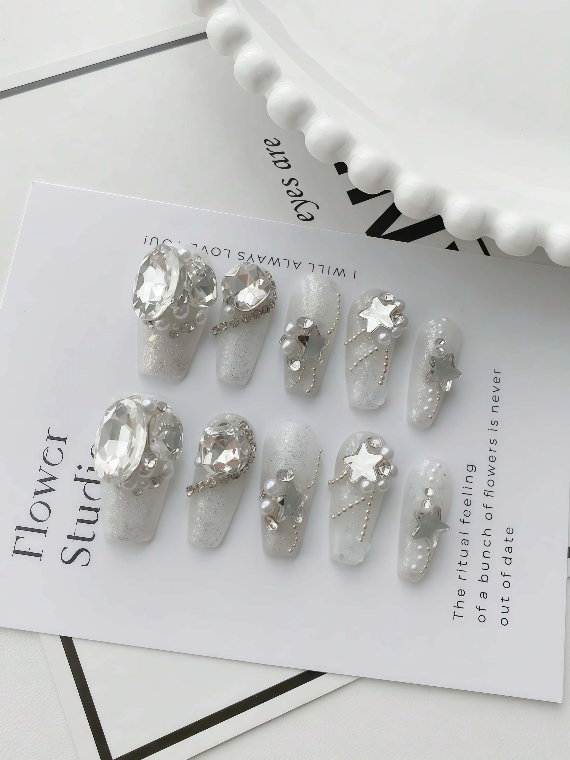 10 Pieces of Handmade Wearable Nail Art, Trapezoidal Full-Cover Nail Tips, Long Length, Silver-White Glitter, Starry and Luxurious Style, Suitable for Women and Girls, Perfect for Dinner Parties, Birthday Gatherings, and as a Gift for Friends, Includes 1 Piece of Jelly Glue and 1 Nail File
