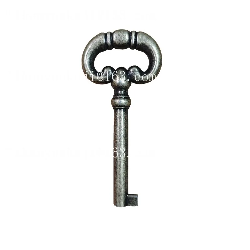 Antique hardware mechanical clock door lock key is only suitable for old objects with the same floor clock door