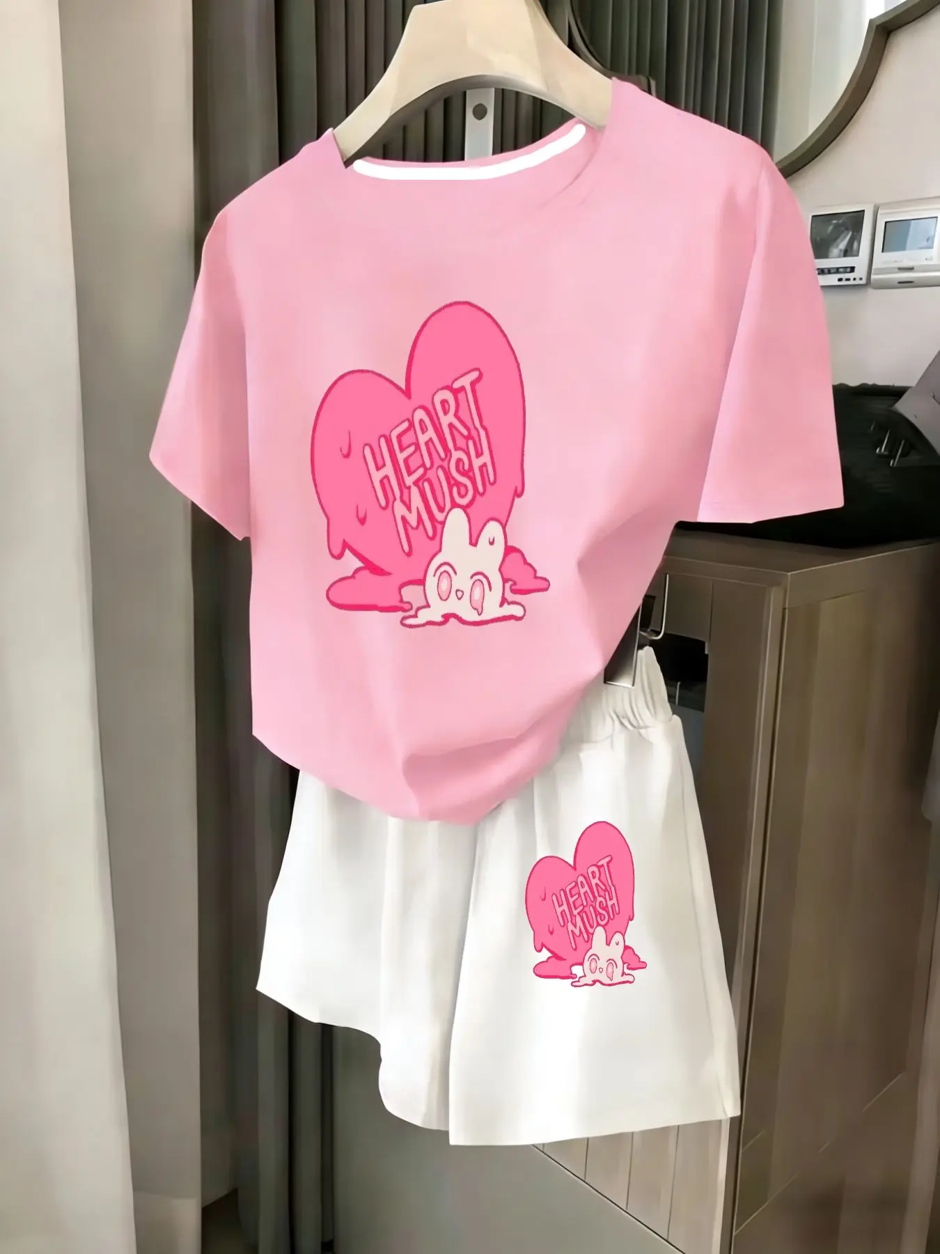 

Женский комплект из 2 предметов, летний комплект для пляжного отдыха, повседневная футболка с круглым вырезом и короткими рукавами, шорты с эластичной резинкой на талии, удобный костюм