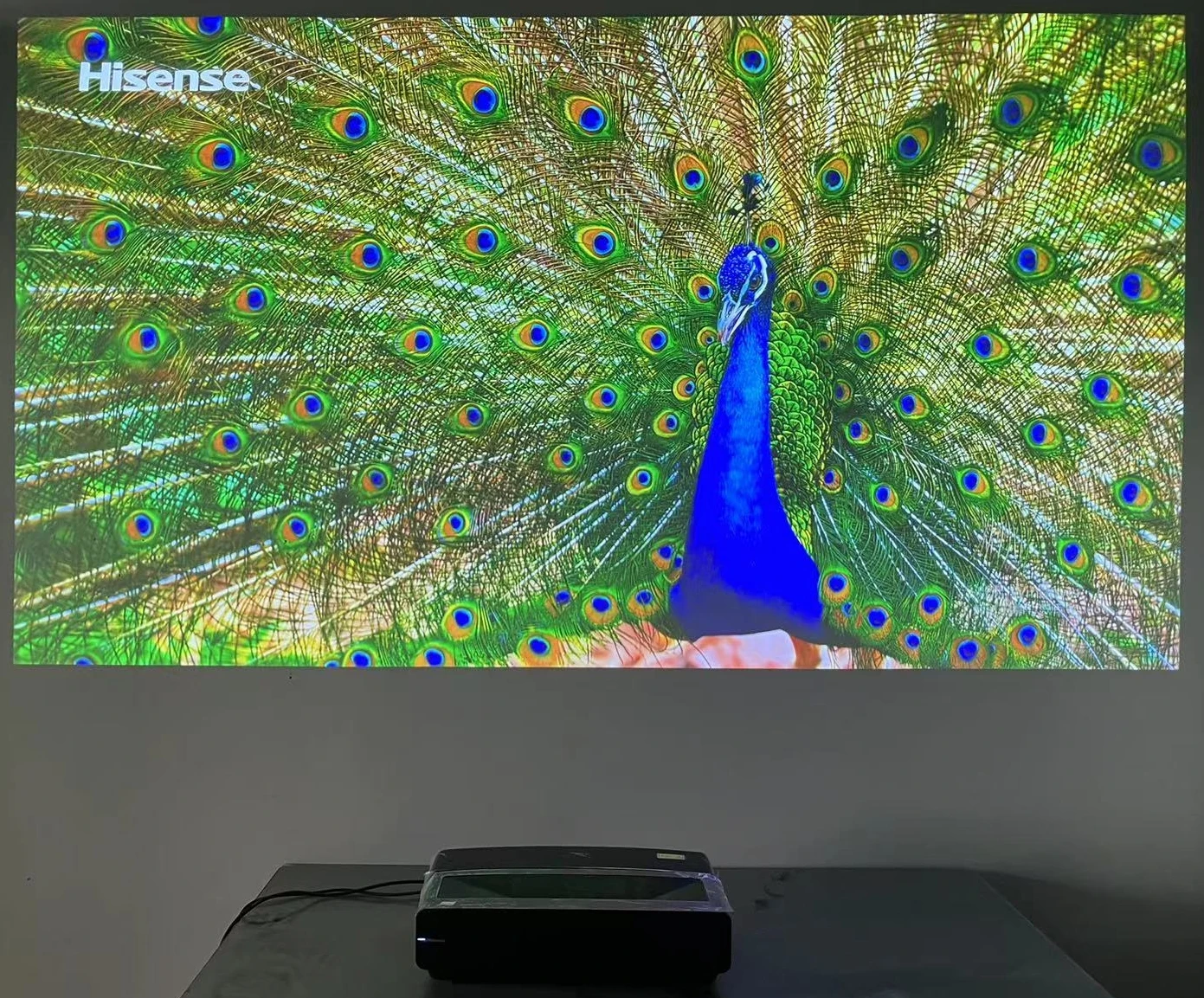 Hisense 4K Laser Projector 5300 Lumens Laser 4k UST Presentation Equipments Ultra Short Throw Projectors Android Laser TV